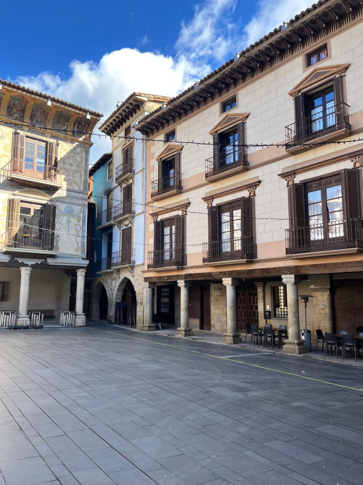 Apartamentos Angelus Plaza Mayor De Graus Kültér fotó