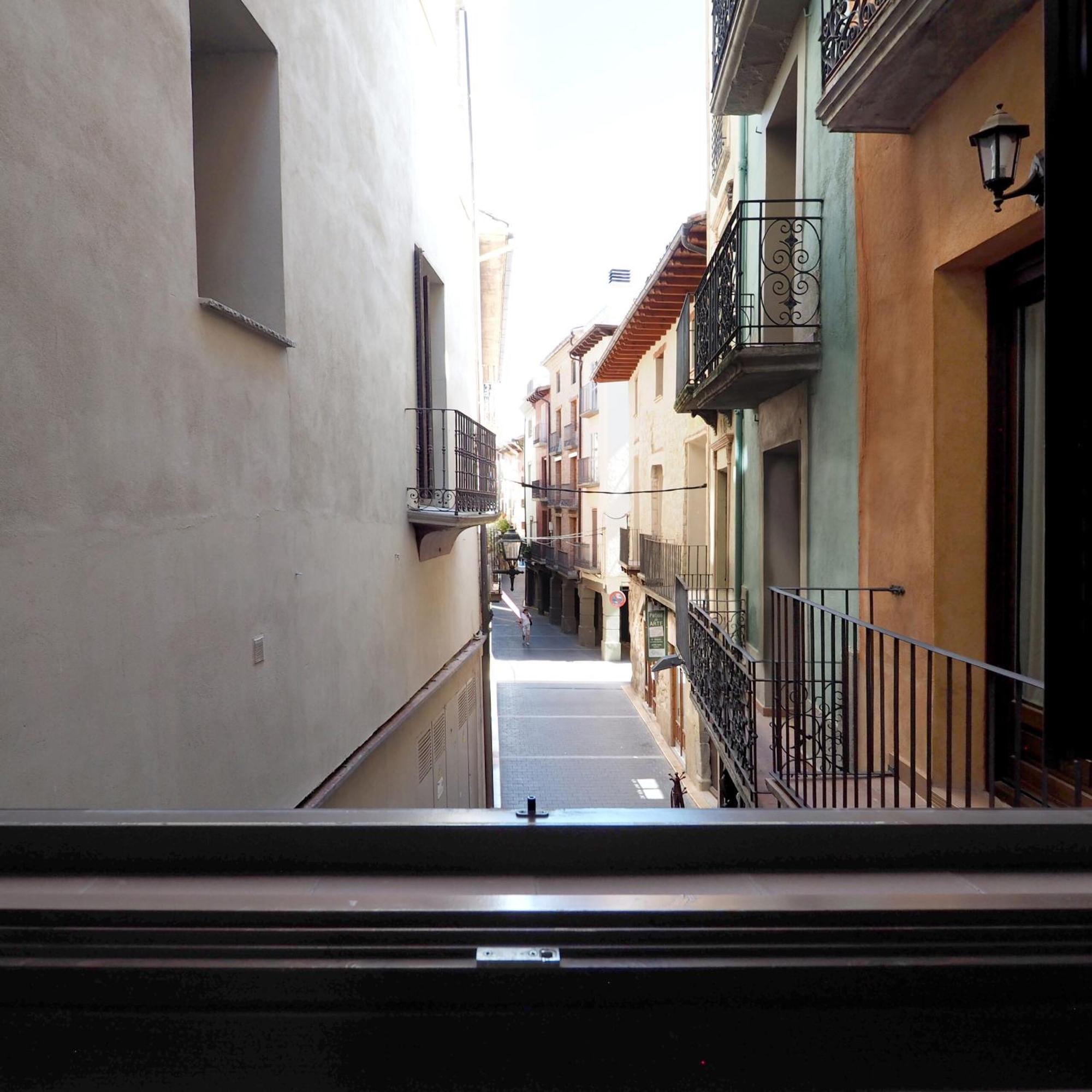 Apartamentos Angelus Plaza Mayor De Graus Kültér fotó