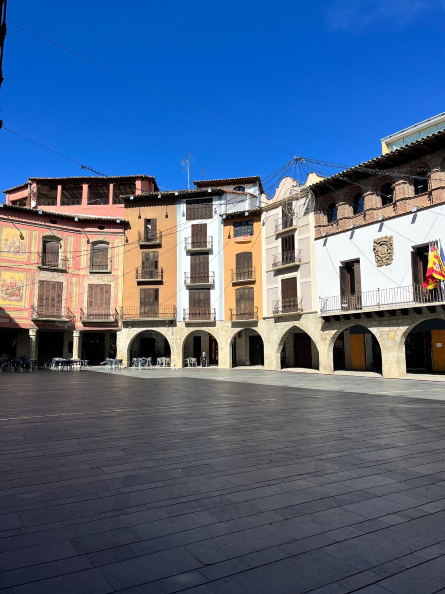 Apartamentos Angelus Plaza Mayor De Graus Kültér fotó